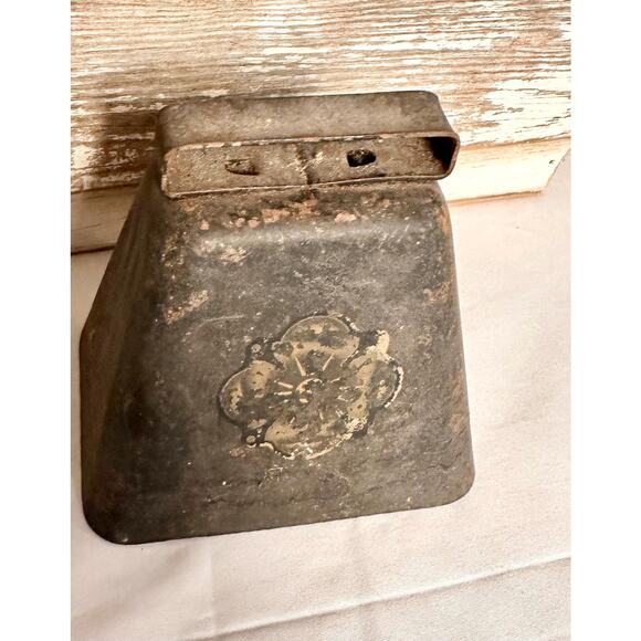 Cow Bell , Antique Cow Bell, Rustic Cow Bell, Farm Cow Bell, Farmhouse Decor - Picture 8 of 8